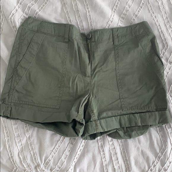 LOFT green cargo shorts Women’s size 4 - Picture 1 of 3